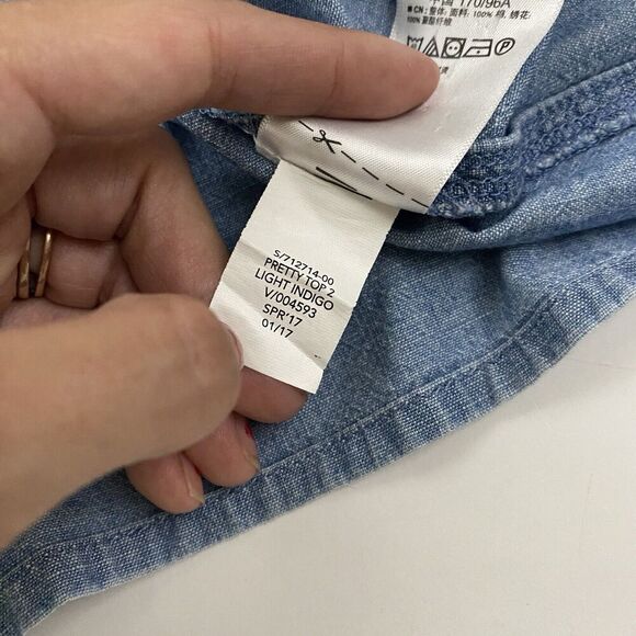 GAP Blue Chambray Off The Shoulder Smocked Embroidered Blouse Size M 3/4 Sleeve - Picture 9 of 11